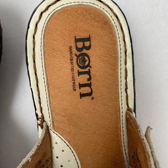 BORN Ladies White Leather Slip on Thong Sandals Size 7M - Picture 4 of 9